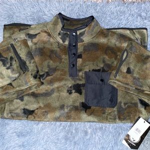Men’s Volcom camouflage teddy pullover(Size Large)